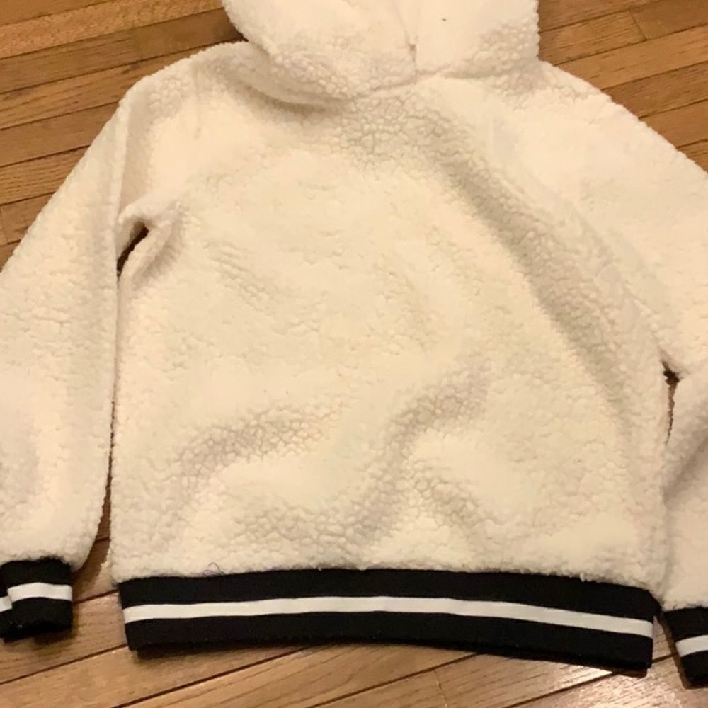 Cute Arizona Sherpa Hoodie Girl’s L14 Hardly worn